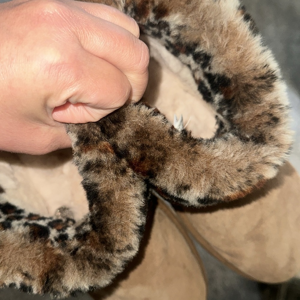 Leopard UGGS - Picture 4 of 6
